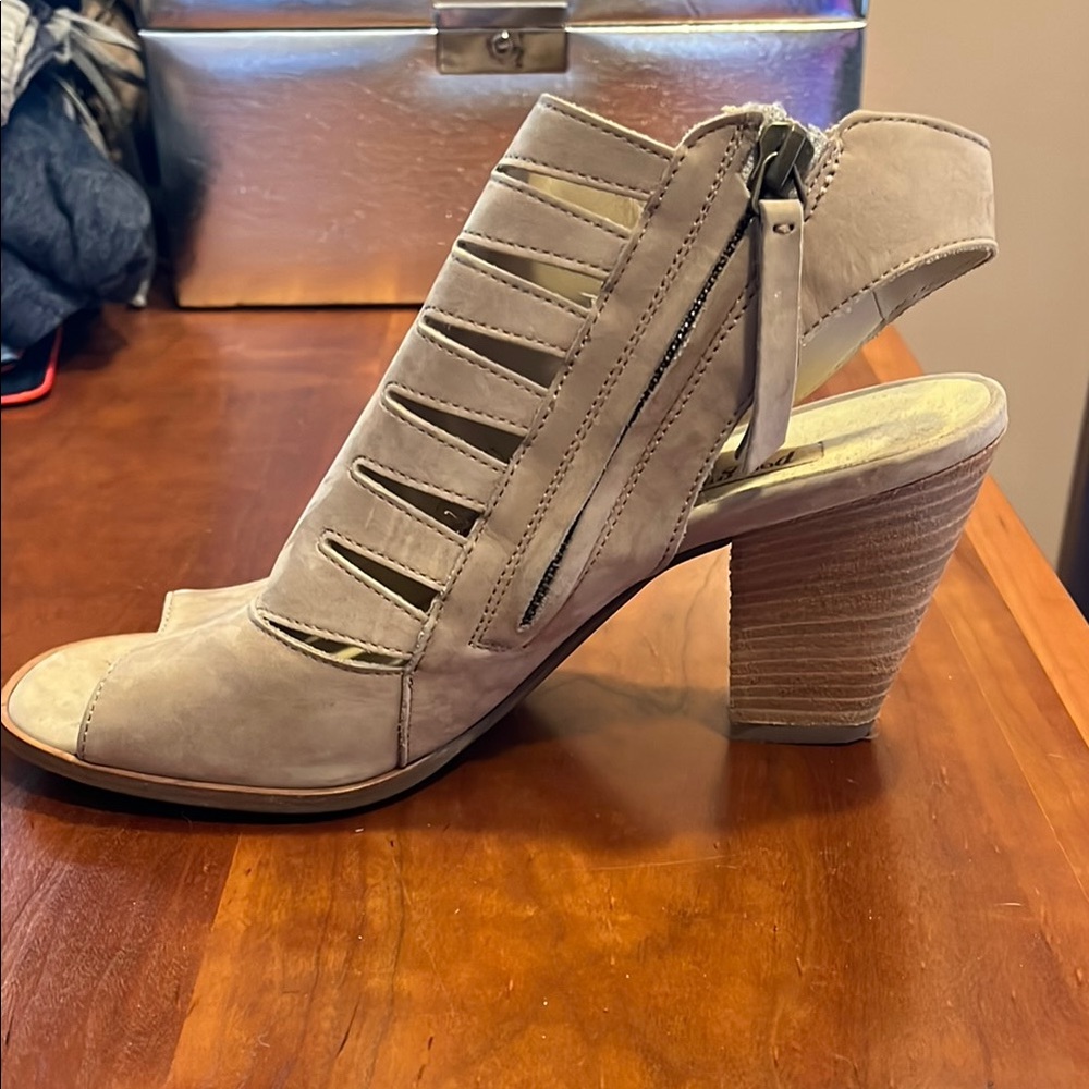 Paul Green Cream Heels Open Toe Lace-Up